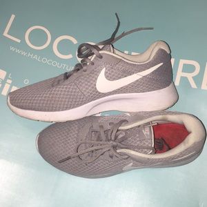 gray Nike Tanjun size 8